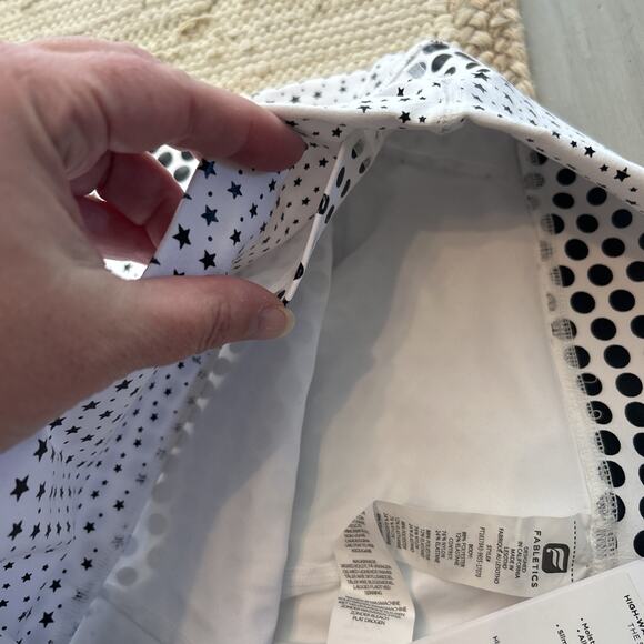 NWT Fabletics Powerhold Legging Sports Bra White Black Stars Dots 3pc Set Sz XXL - Picture 11 of 12
